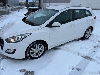 Hyundai i30 CW combi 1.6i CRDi 16V Comfort A/T - 4