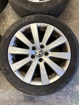 Predám originál VW elektróny 5x112 R17 s letnými pneu 235/45 - 4