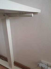 Vyskovo nastavitelny stol Ikea Skarsta 120×70 cm - 4