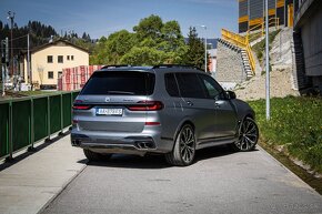 X7 M60i V8 4.4i 390 kW, 2023, Osvetlená predná maska, DPH - 4