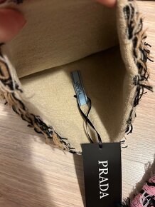 Prada strapcová čiapka + biely box (PR16) - 4