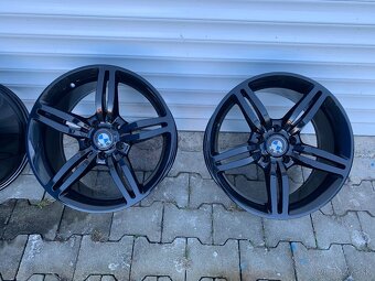 BMW 5x120 R18 8,5J ET15 - 4