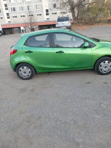 Predám mazda 2 1.3 benzin 55kw - 4