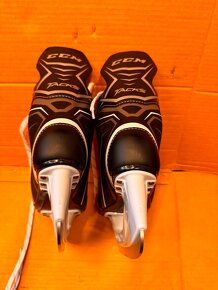 BRUSLE CCM TACKS 9040 vel. 42/8D - 4