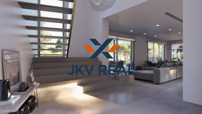 JKV REAL ponúka na predaj ELEGANTNÚ A LUXUSNÚ VILU ALTEA LA  - 4