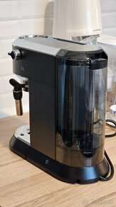 Pákový kávovar Delonghi Dedica EC685.BK + príslušenstvo - 4