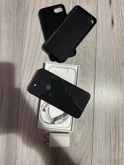 Apple iPhone 8 64GB Black - 4