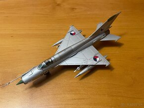 Mig-21 - model letadla 1:72 - 4