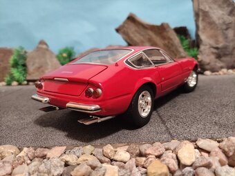 prodám model 1:18 ferrari 365GTB/4 Daytona - 4