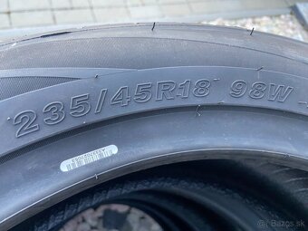 235/45 R18 - 4