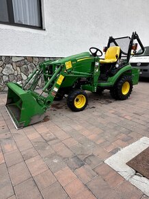 Komunálny traktor John Deere 1026R - 4