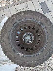 4 kolesá (disky+zimné pneumatiky+puklice) 215/60 R16 - 4