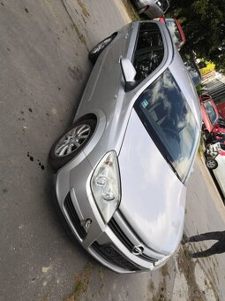 Rozpredám Opel Astra H combi HB benzín diesel - 4