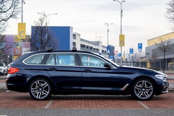 BMW Rad 5 Touring 530d xDrive A/T 2019 so strešnými nosičmi - 4