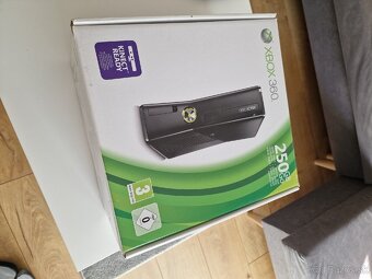 Xbox 360 slim + hry - 4