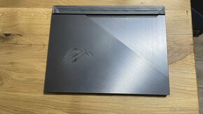 Asus ROG Strix Scar III - 4