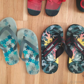Rôzne sandálky šľapky crocsy nosené výlučne mojím synom veľk - 4