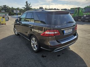 Mercedes ML350 - 4