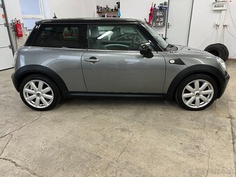 Mini Cooper 1.6i XENONY SERVISKA VYHŘ.SEDADLA  ALU KŮŽE - 4