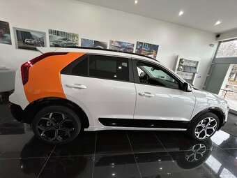 KIA Niro HEV 1,6 GDi GOLD TECH, Lak Tengerine (MY24) - 4