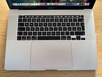 MacBook Pro 16” (2019) – Intel i7, 16 GB RAM, 500 GB SSD - 4