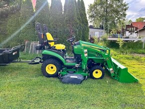 Traktor John Deere - 4