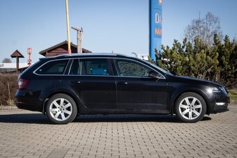 Škoda Octavia Combi 2.0 TDI Ambition DSG Black - 4