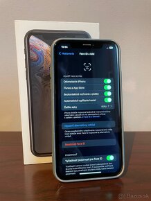 Apple iPhone XR 64GB - 4