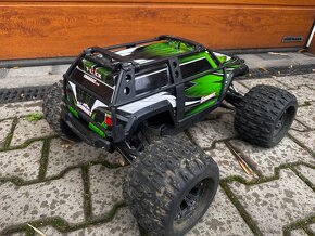 TRAXXAS SUMMIT 1/8 (1:10) - 4