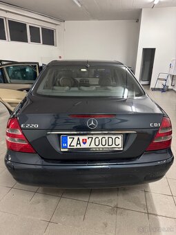 Mercedes E220 - 4