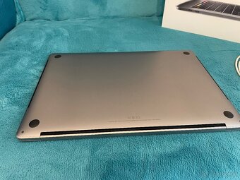 Macbook Pro 15 (i9, 560X) - 4