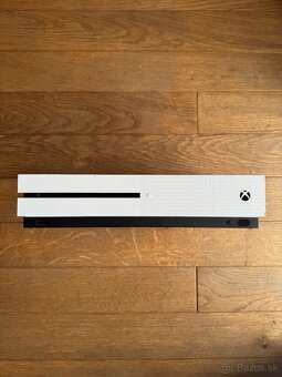 Xbox One S - 4