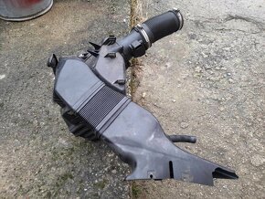 Predám airbox+váha vzduchu Škoda Superb 1 - 4