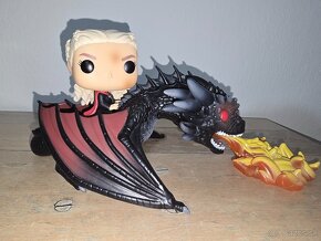 Funko POP Daenerys & Fiery Drogon - 4