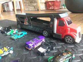 Auticka hotwheels + zimne veci pre auticka - 4