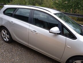 Opel Astra Sport Tourer 1.6 - 4