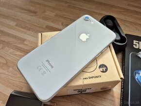 Apple iPhone 8 64GB white, príslušenstvo, BT slúchadlá - 4