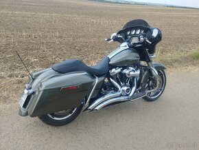 Harley Davidson FLHX Street Glide - 4