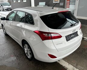 Hyundai i30 CW 1.6i CRDi 16V  Comfort A/T - 4