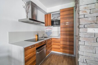 NEPREHLIADNITE ZNÍŽENÁ CENA Luxusný apartmán v komplexe LU - 4