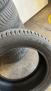 235/55R19 - 4