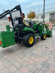 Komunálny traktor John Deere 1026R - 4