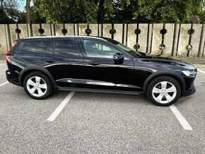 Volvo V60 CC CROSS COUNTRY PRO D4 AWD A/T 2.0l 140KW - 4