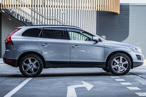 Volvo XC60 D3 AWD Momentum Geartronic - 4