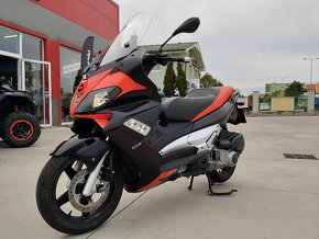 Aprilia SR 300 Max - 4