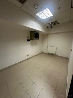 Na prenájom obchodný priestor 226m 2  - Voľný ihned - 4