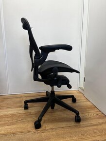 Herman Miller Aeron Remastered Full Option Posturefit - 4