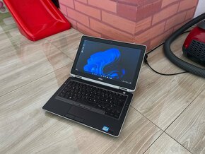 Dell/Notebook/i7/8GB RAM/256GB SSD/Intel HD Grafika 2GB - 4