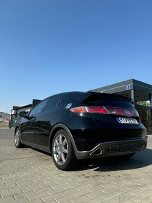 Honda Civic 1.8 i-VTEC - 4