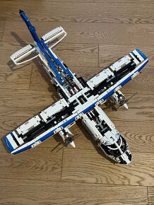 Lego Technic Cargo Plane #42025 - 4